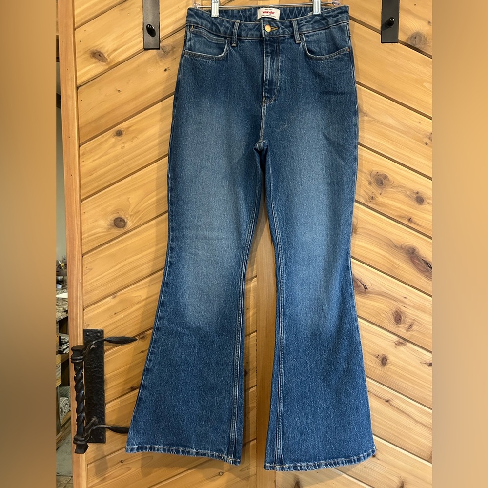 Women’s vintage Wrangler Flare Jeans. Size 10/30x32